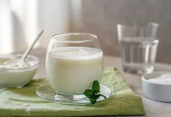 Bardak ayran, kova yoğurt ve süzme yoğurt alınacak resmi ilan resim dosyası.