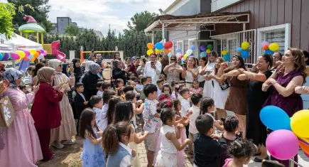Bornova’da miniklerin mezuniyet coşkusu