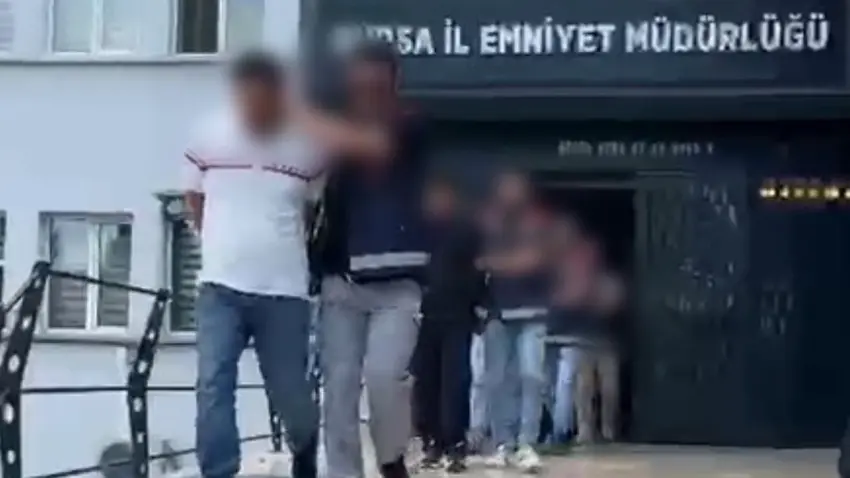 Bursa'da kiralık hesap operasyonu: Dolandırıcıları suçüstü yakaladı haberinin görseli
