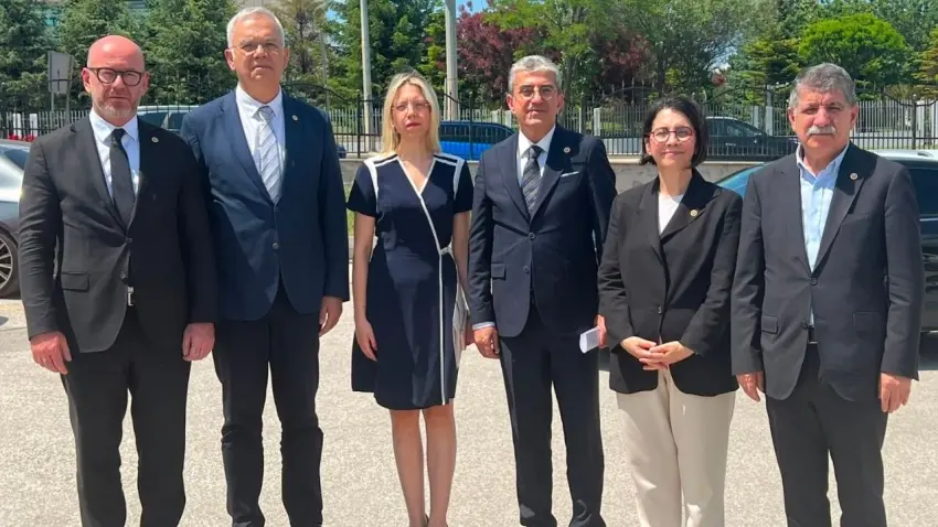 CHP'den sosyal medya yasası için AYM hamlesi: Yüzde 90'a kadar bant daraltması getiriyor haberinin görseli