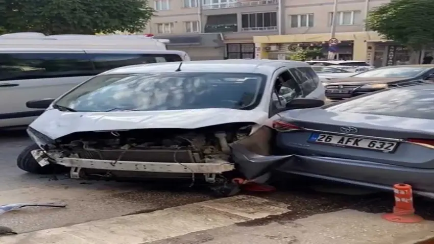 İşçi servisi ile hafif ticari araç çarpıştı: 9 yaralı haberinin görseli