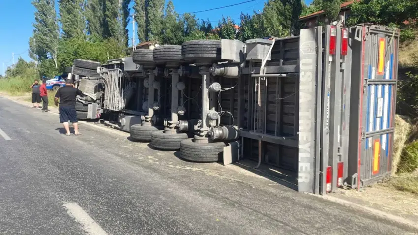 Kiraz'da tırla çarpışan otomobilin sürücüsü yaralandı haberinin görseli