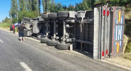 Kiraz'da tırla çarpışan otomobilin sürücüsü yaralandı