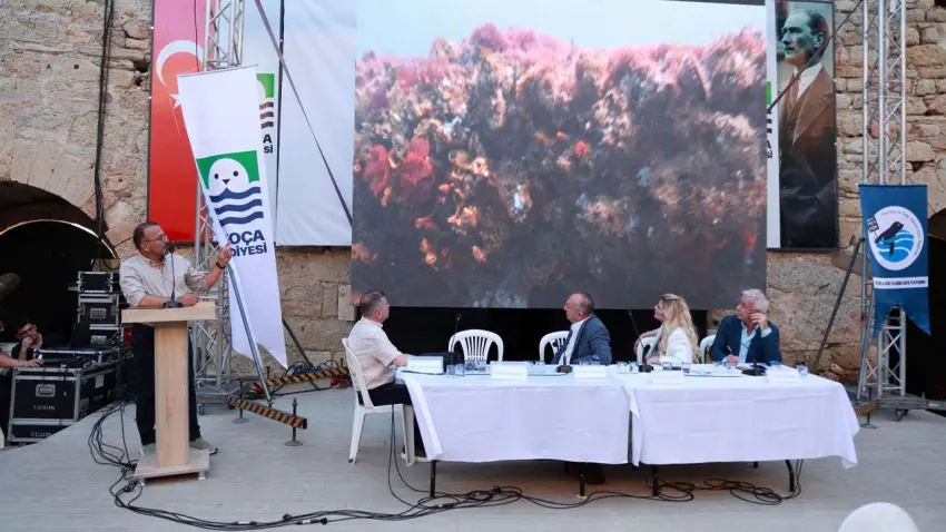 Bilim insanları Foça’da İzmir Körfezi’nin geleceğini masaya yatırdı haberinin görseli