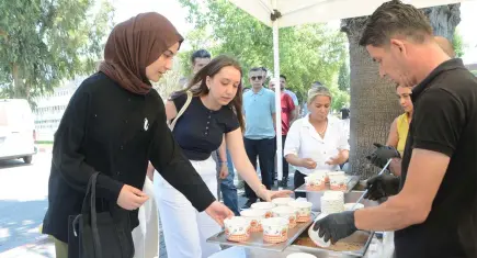 Ege Üniversitesi’nde aşure ikramı