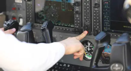 Havada can pazarı: Kriz geçiren pilotu emniyet kemerleriyle bağladılar!