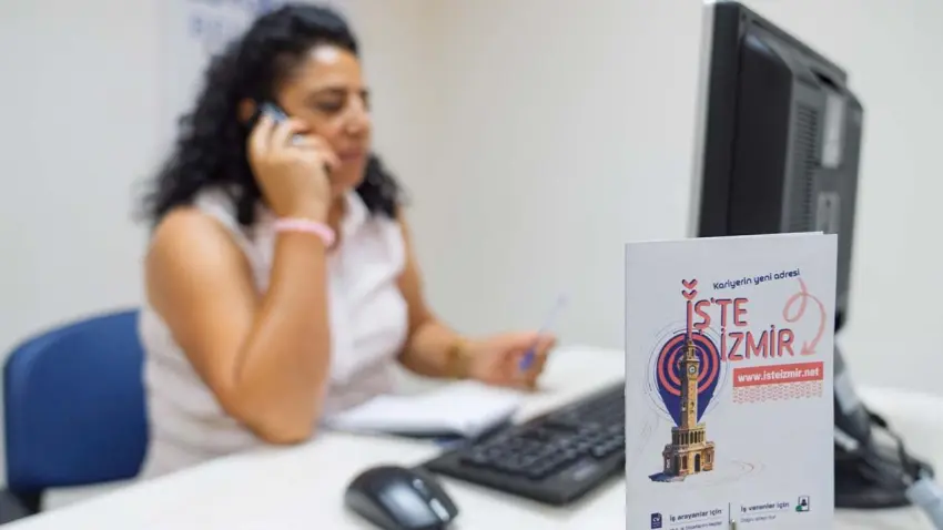 İzmir’in istihdam köprüsü: ‘İşte İzmir’ her gün bir kişiyi işe yerleştiriyor haberinin görseli