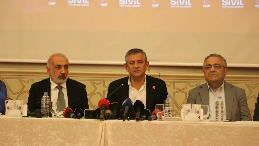 Özgür Özel: Binaları geride bıraktık, yürüyoruz