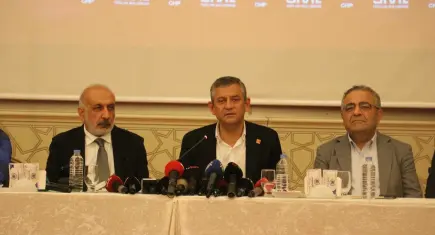Özgür Özel: Binaları geride bıraktık, yürüyoruz