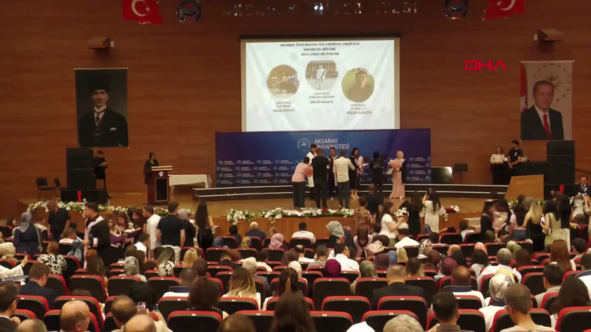 71 yaşında, ikinci üniversiteyi sevinç gözyaşlarıyla bitirdi görseli