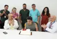 Entübe girdiği hastaneden doğum günü kutlayarak çıktı