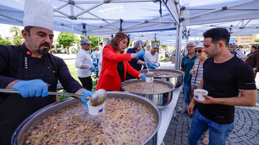 İzmir'de muharrem ayı aşureyle taçlandı haberinin görseli