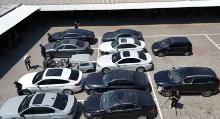 İzmir merkezli otomobil kaçakçılığı operasyonunda 1 tutuklama