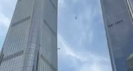 Pekin'de gökdelene çarpan uçağın pilotu öldü