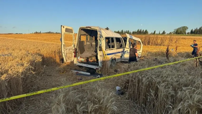 Silivri’de kaza: Servis minibüsü devrildi! 2 ölü, 10 yaralı haberinin görseli