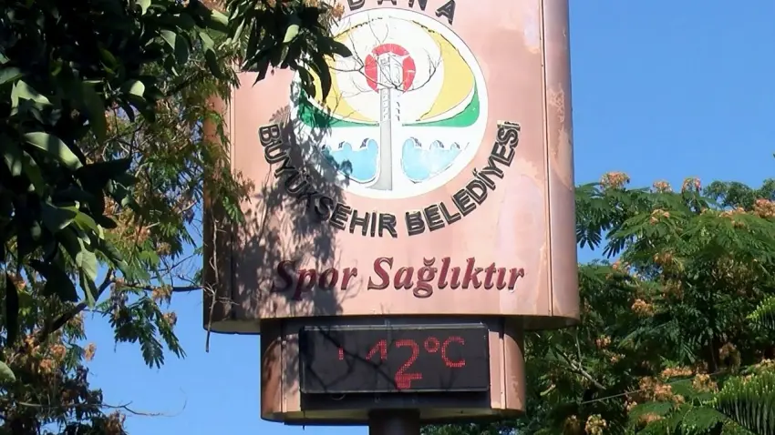 Adana’da bunaltıcı sıcaklar: Termometreler 42 dereceyi gösterdi haberinin görseli