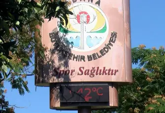 Adana’da bunaltıcı sıcaklar: Termometreler 42 dereceyi gösterdi