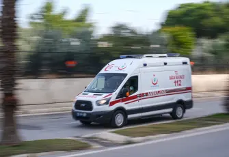 İzmir'de itfaiye aracı devrildi