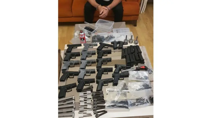 İzmir'de silah ticareti yapan suç örgütüne operasyon: 10 tutuklama haberinin görseli