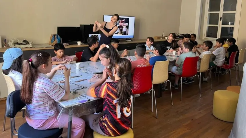 İzmir'in minik koruyucuları sahada: 1250 çocuk İzmir'i yaşayarak keşfedecek haberinin görseli