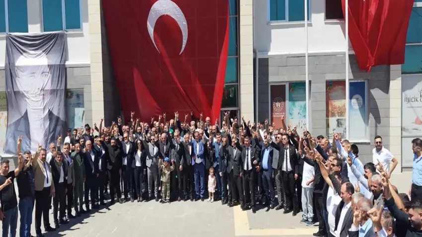 MHP'li Işıkver'den İYİ Parti'ye sert tepki: Bölücü de terörist de sizsiniz! haberinin görseli