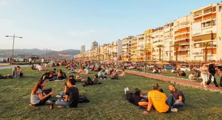 BAYETAV Barometresi: Her 2 İzmirliden 1'i geçinemiyor, gıda endişesi büyüyor
