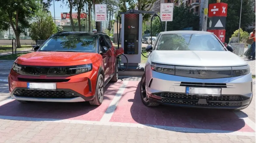 Bayraklı'da elektrikli araçlara dev yatırım! 10 noktada 20 şarj ünitesi hizmete açıldı haberinin görseli
