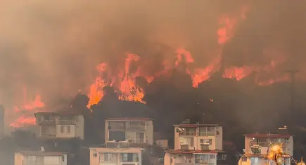 İzmir yanıyor: Alevler evlere yaklaştı!