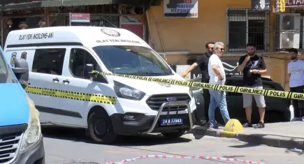 Kurye kılığında iş yerine girdi, husumetlisine kurşun yağdırdı 