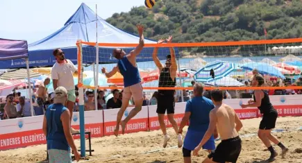 Menderes’te İlk Plaj Voleybolu Turnuvası gerçekleşti: Şampiyon Şah-Bar