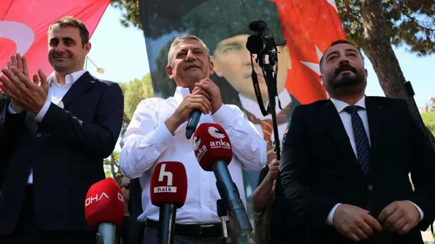Özgür Özel, İzmir'de cevapladı: Yeni parti mi kuruluyor? haberinin görseli