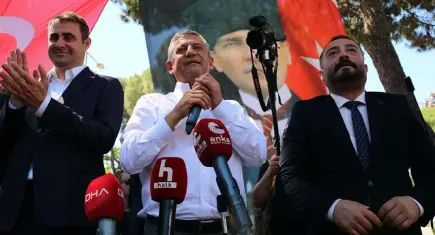 Özgür Özel, İzmir'de cevapladı: Yeni parti mi kuruluyor?