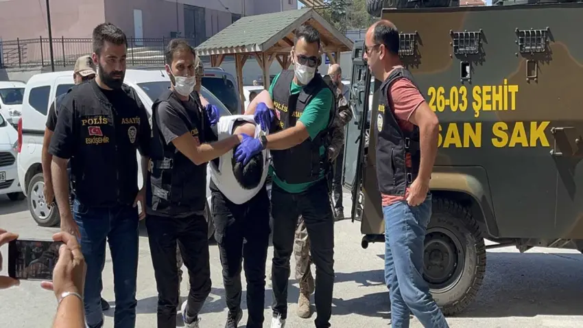 Parkta 5 kişiyi bıçaklamıştı: Cezaevinde intihar etti haberinin görseli