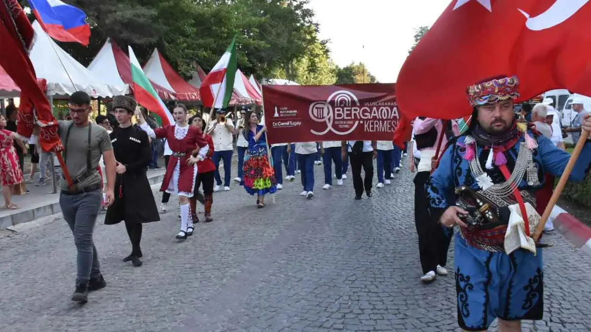 90. Uluslararası Bergama Kermesi coşkuyla başladı görseli