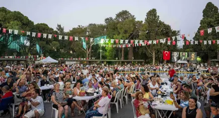 Bornova’da aşure kazanları birlik ve dayanışma için kaynadı