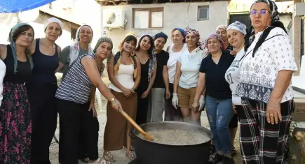 Çiğli’de Muharrem ayının bereketi aşure lokmalarıyla paylaşıldı