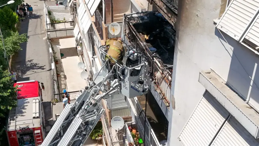 İzmir’de korkutan yangın: Apartman dairesi küle döndü haberinin görseli