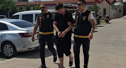 Sahte kimlik oyununu kolundaki dövme bozdu