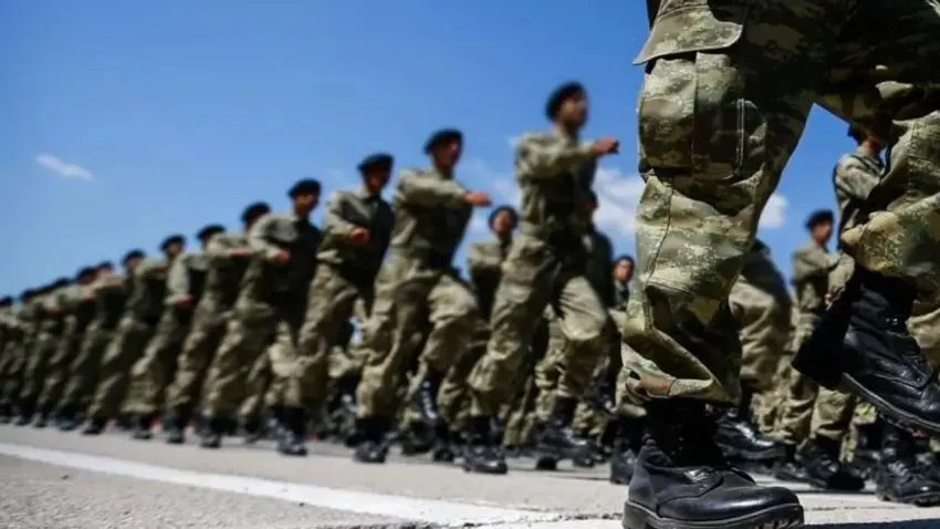 Yurt dışındaki Türk vatandaşlarına askerlik müjdesi! Yaklaşık 400 bin kişiyi ilgilendiren düzenleme geliyor haberinin görseli
