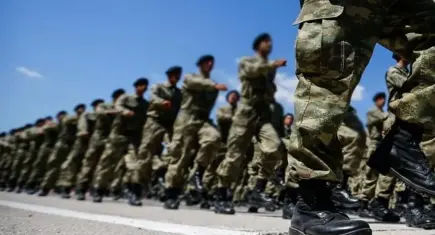 Yurt dışındaki Türk vatandaşlarına askerlik müjdesi! Yaklaşık 400 bin kişiyi ilgilendiren düzenleme geliyor