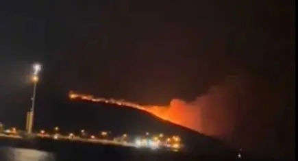 Dikili'de makilik alanda Yangın: Orman ekipleri harekete geçti