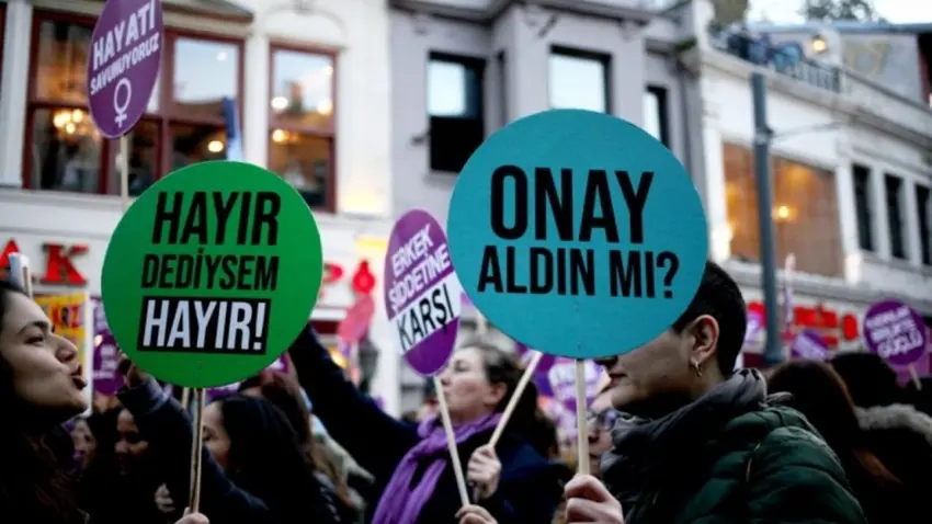 Kadın Cinayetlerini Durduracağız Platformu’ndan Karşıyaka Adliyesi’ne çağrı haberinin görseli
