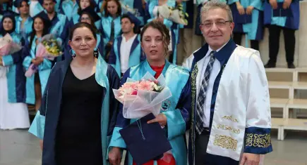 Kardelen, “Annesinin Gözleriyle” üniversiteyi bitirdi