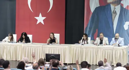 Konak’a örnek sokak geliyor: Alsancak'ta tabela ve tente düzenlemesi!