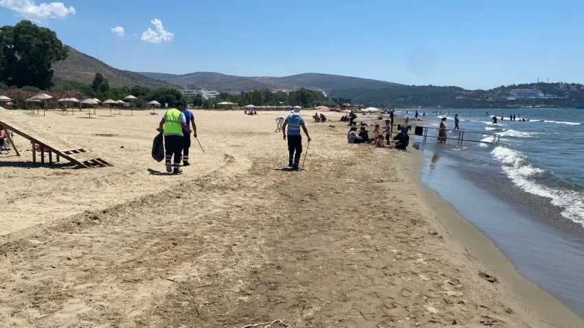 Pamucak ve Pananos sahillerinde temizlik çalışmaları aralıksız sürüyor haberinin görseli