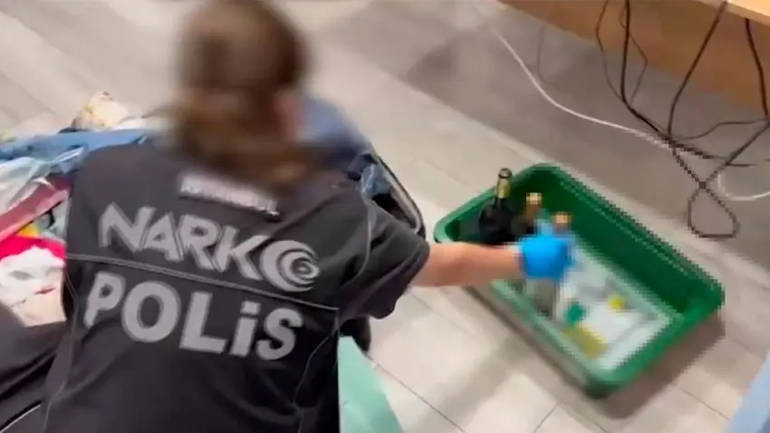 Şarap şişesinde zehir sevkiyatı: 10 kilo uyuşturucu ele geçirildi haberinin görseli