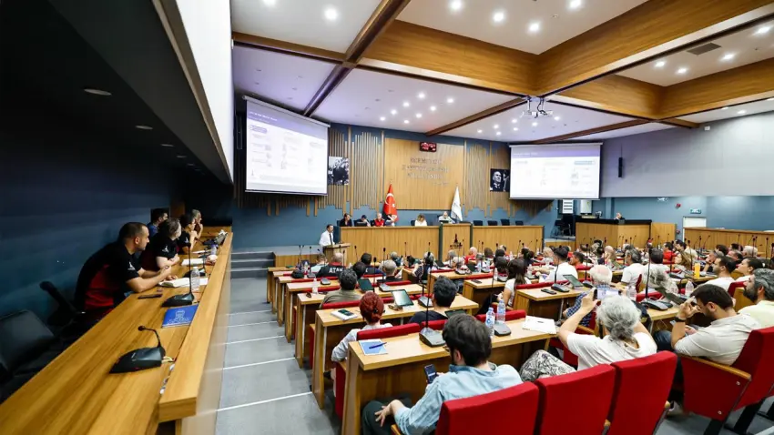 İzmir’de afetlere hazırlık için ortak akıl buluşması haberinin görseli