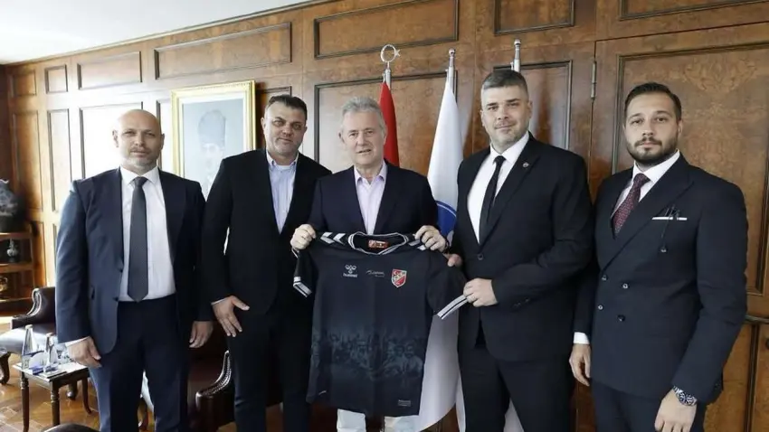 Karşıyaka futbolda yeni sezon için yoğun mesai harcıyor haberinin görseli