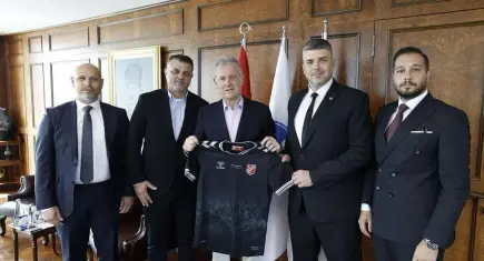 Karşıyaka futbolda yeni sezon için yoğun mesai harcıyor