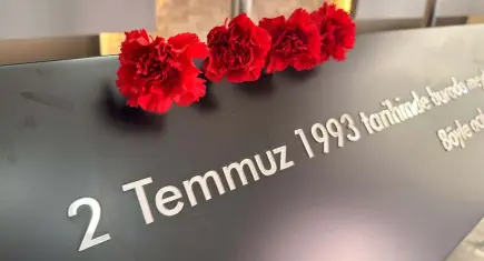 Madımak Katliamı'nın 33. yılı: Sivas’ta yaşamını yitiren hayatını kaybedenler anıldı